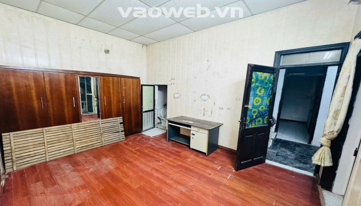 Cho thuê nhà Hồng Mai, 43m2, 3 tầng, 3 ngủ, 9.5 triệu, 30m ra ô tô ở gia đình, nhóm ngoan